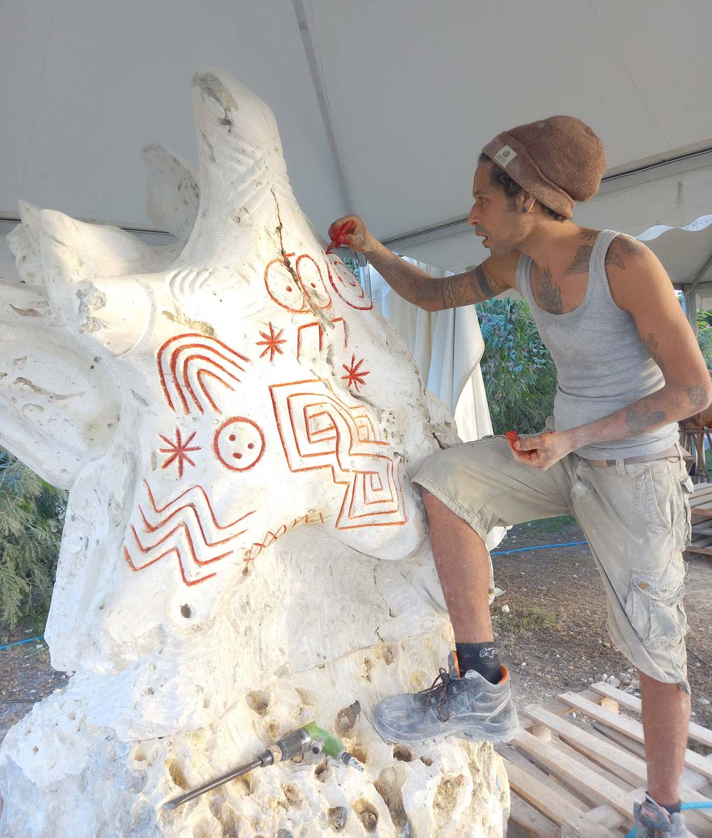 Image principale du Symposium – sculpture en cours
